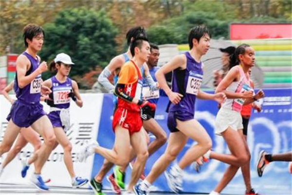 跑馬拉松可以帶手機(jī)嗎 看個(gè)人需求 跑馬拉松可以帶手機(jī)嗎 看個(gè)人需求