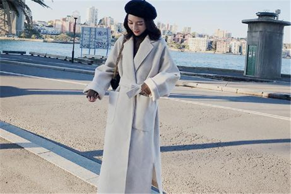 矮個子適合穿什么大衣 這三件都不錯 矮個子適合穿什么大衣 這三件都不錯