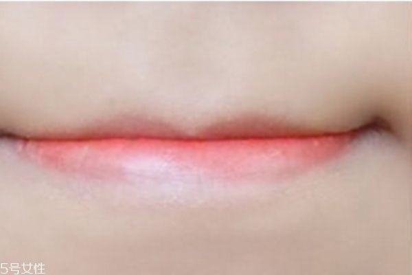 韓式咬唇妝的畫(huà)法 韓國(guó)少女妝容