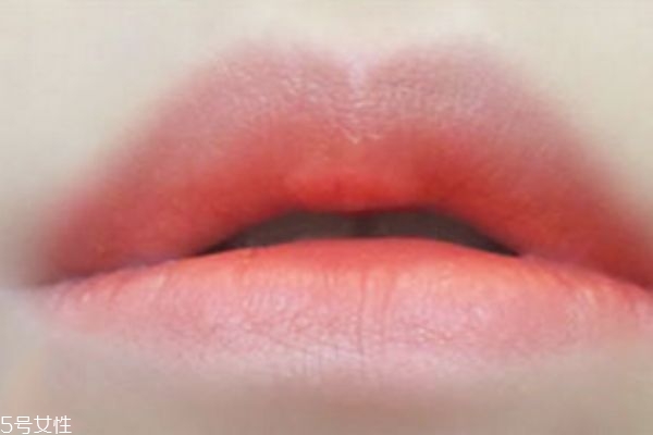 韓式咬唇妝的畫(huà)法 韓國(guó)少女妝容