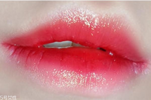 韓式咬唇妝的畫(huà)法 韓國(guó)少女妝容