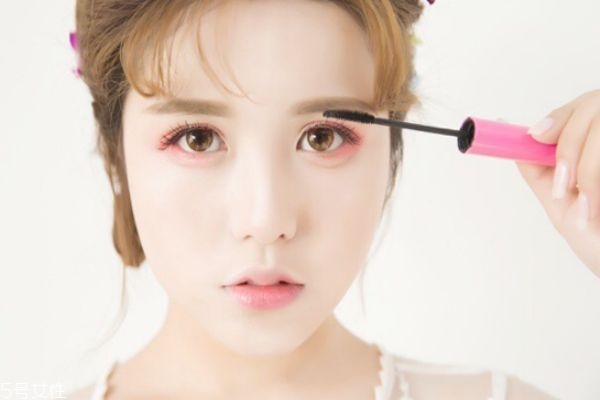 韓式咬唇妝的畫(huà)法 韓國(guó)少女妝容