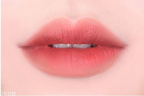 韓式咬唇妝的畫(huà)法 韓國(guó)少女妝容