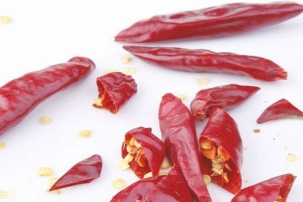 油性發(fā)質(zhì)是什么樣的 頭發(fā)油膩且有油垢 油性發(fā)質(zhì)是什么樣的 頭發(fā)油膩且有油垢