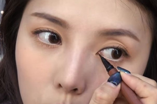 裸眼妝怎么化顯眼睛大 3招打造裸妝大眼 裸眼妝怎么化顯眼睛大 3招打造裸妝大眼