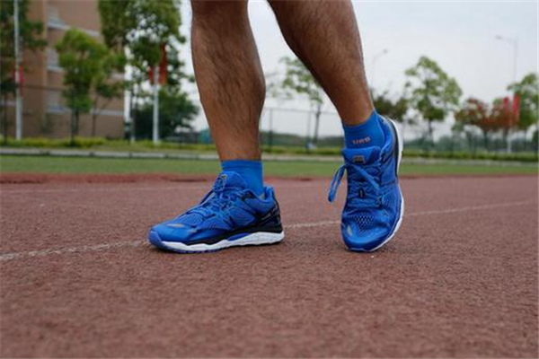 馬拉松鞋和慢跑鞋的區(qū)別 前者更加專(zhuān)業(yè)