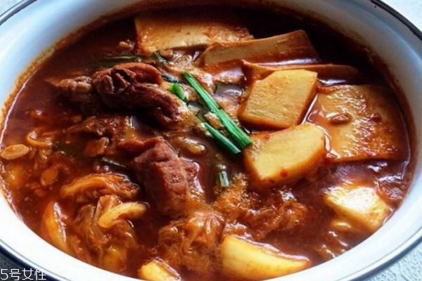 冬季養(yǎng)生食譜家常菜 冬天養(yǎng)生特色菜譜大全 冬季養(yǎng)生食譜家常菜 冬天養(yǎng)生特色菜譜大全