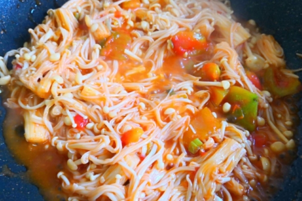 金針菇一般煮幾分鐘 三分鐘就能熟 金針菇一般煮幾分鐘 三分鐘就能熟