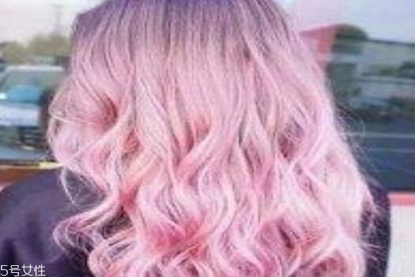 粉色頭發(fā)褪色后是什么色 與頭發(fā)底色有關(guān) 粉色頭發(fā)褪色后是什么色 與頭發(fā)底色有關(guān)