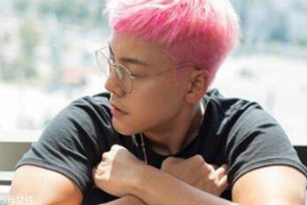 粉色頭發(fā)要漂到幾度 粉色頭發(fā)要漂嗎 粉色頭發(fā)要漂到幾度 粉色頭發(fā)要漂嗎