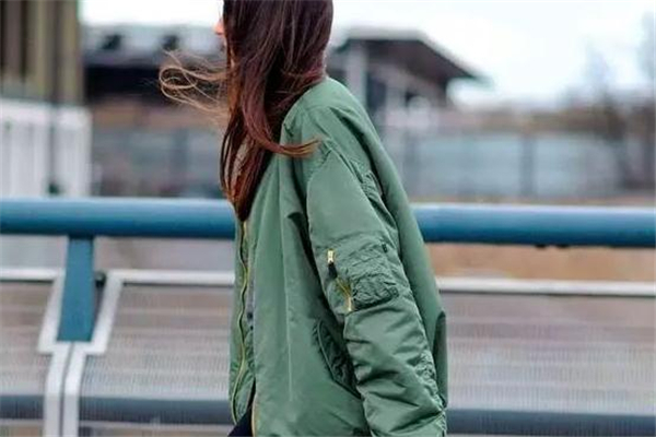 飛行夾克冬天能穿嗎 厚度合適就行