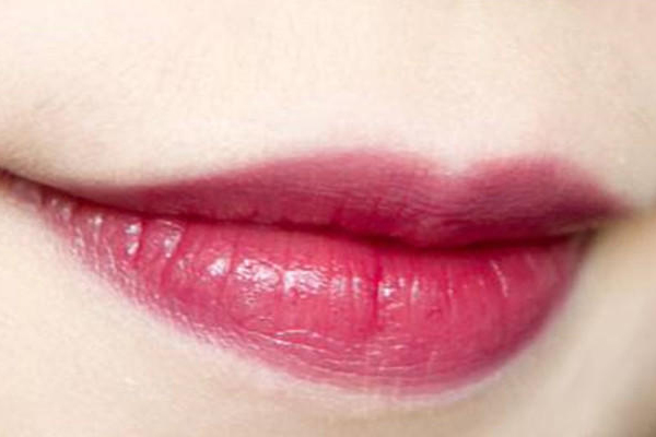 冬天適合涂什么顏色的口紅 這4種了解一下 冬天適合涂什么顏色的口紅 這4種了解一下