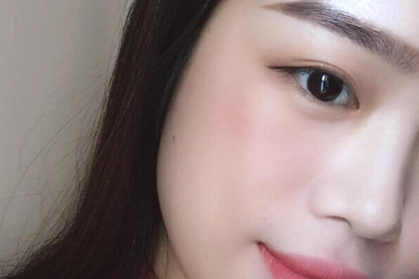 如何根據(jù)膚色選腮紅 不同膚色適合的腮紅顏色 如何根據(jù)膚色選腮紅 不同膚色適合的腮紅顏色