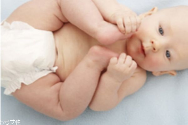 媽媽如何為新生嬰兒清洗尿布 媽媽如何為新生嬰兒清洗尿布