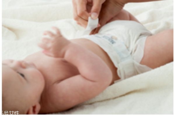 媽媽如何為新生嬰兒清洗尿布 媽媽如何為新生嬰兒清洗尿布