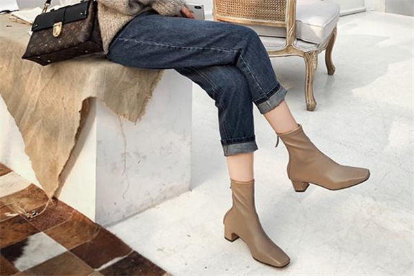 靴子里面臟了怎么清洗 用刷子刷 靴子里面臟了怎么清洗 用刷子刷