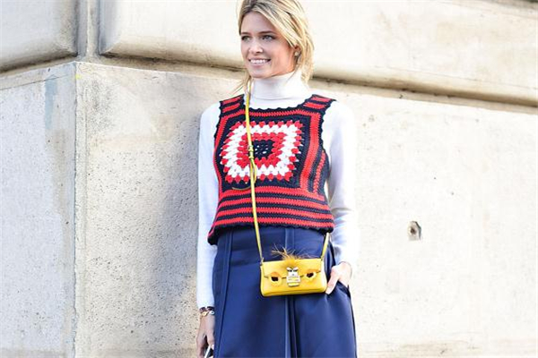 斜挎包背左邊還是右邊 看個人習慣 斜挎包背左邊還是右邊 看個人習慣