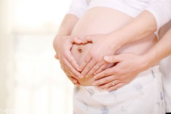 孕婦腿部水腫怎么回事 有兩種可能性 孕婦腿部水腫怎么回事 有兩種可能性