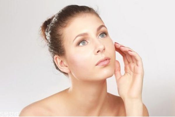 卸妝不用卸妝產(chǎn)品可以嗎 不好好卸妝的危害 卸妝不用卸妝產(chǎn)品可以嗎 不好好卸妝的危害