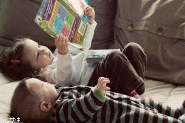 寶寶說(shuō)話晚是智商低嗎 如何判斷寶寶是否說(shuō)話晚