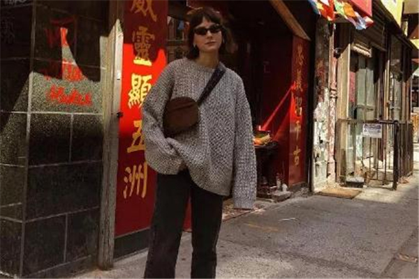 斜挎胸包怎么搭配 時(shí)髦精冬季必備 斜挎胸包怎么搭配 時(shí)髦精冬季必備