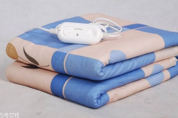 電熱毯能開一夜嗎 使用電熱毯注意事項(xiàng) 電熱毯能開一夜嗎 使用電熱毯注意事項(xiàng)