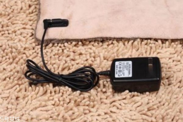 電熱毯能開一夜嗎 使用電熱毯注意事項(xiàng) 電熱毯能開一夜嗎 使用電熱毯注意事項(xiàng)