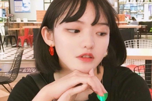 回頭率百分百的盤(pán)頭發(fā)技巧 回頭率百分百的盤(pán)頭發(fā)技巧