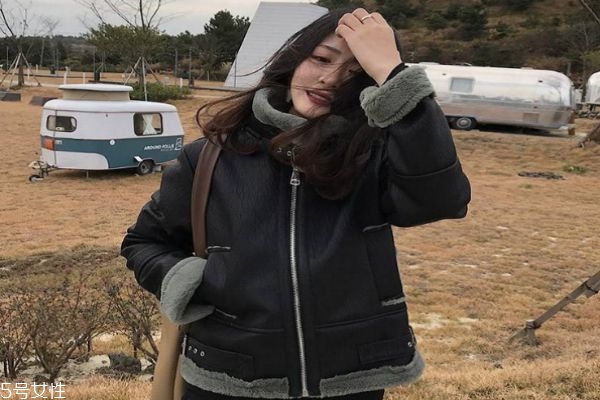 羊羔毛是軟的好還是硬的好 軟的比較好 羊羔毛是軟的好還是硬的好 軟的比較好