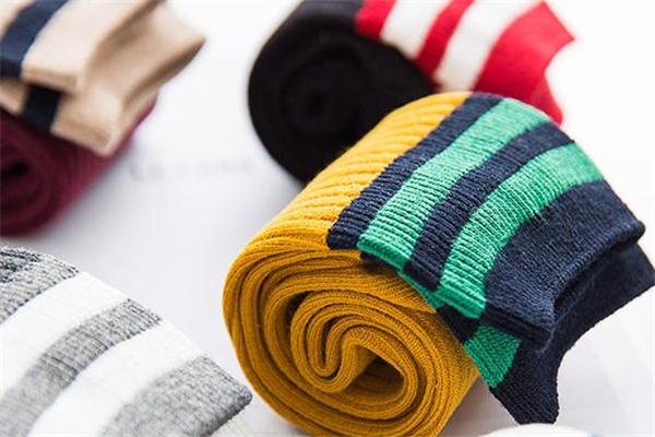 冬天穿什么襪子暖和 保暖時(shí)髦兩不誤 冬天穿什么襪子暖和 保暖時(shí)髦兩不誤