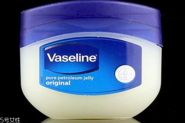 凡士林可以涂臉嗎 凡士林可以護膚保濕 凡士林可以涂臉嗎 凡士林可以護膚保濕