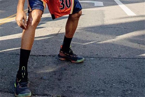ua curry 6庫里6代實戰(zhàn)怎么樣 防滑性較差