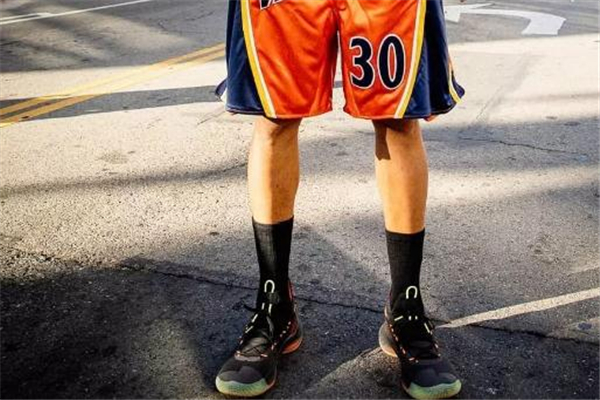 ua curry 6庫里6代實戰(zhàn)怎么樣 防滑性較差 ua curry 6庫里6代實戰(zhàn)怎么樣 防滑性較差