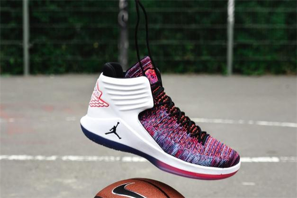 aj32美版和中國(guó)版本的區(qū)別 鞋底最明顯