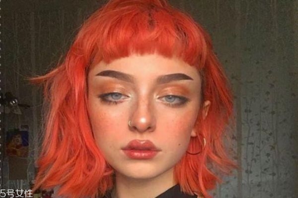 頭發(fā)染什么顏色更顯白 顯皮膚白的頭發(fā)顏色