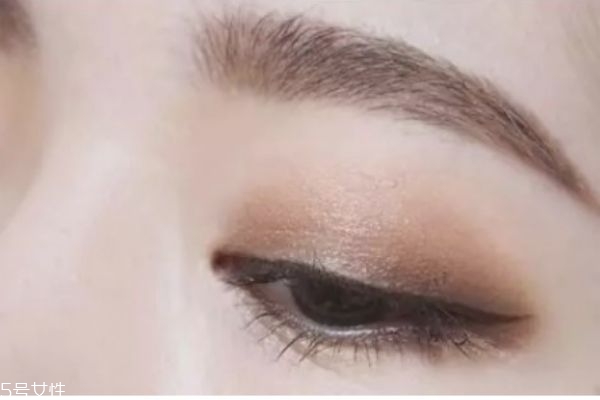 大地色眼妝的畫法 超美的眼妝教程 大地色眼妝的畫法 超美的眼妝教程