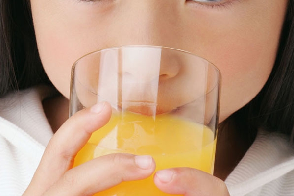 果汁能解酒嗎 這三種可以 果汁能解酒嗎 這三種可以