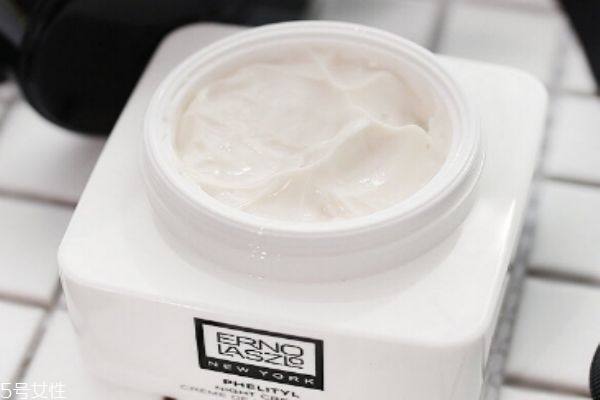 奧倫納素豆腐霜白天可以用嗎 白天也可以使用 奧倫納素豆腐霜白天可以用嗎 白天也可以使用