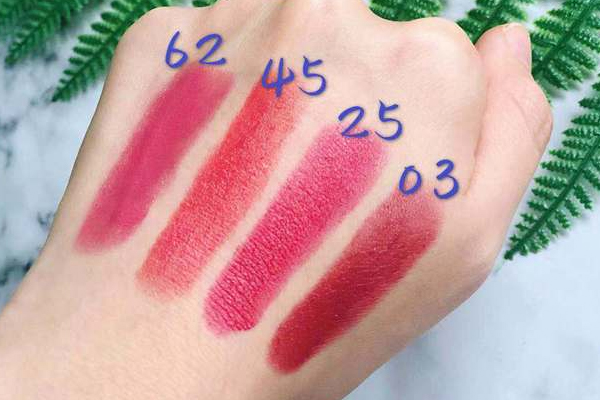 嬌蘭寶石口紅持久嗎 嬌蘭寶石口紅大火色號(hào)盤(pán)點(diǎn)