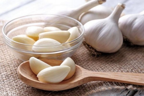 大蒜會(huì)壞嗎 發(fā)霉的大蒜不能食用 大蒜會(huì)壞嗎 發(fā)霉的大蒜不能食用