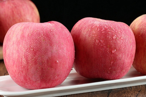 紅富士蘋果的營(yíng)養(yǎng)價(jià)值 每天吃一個(gè)好 紅富士蘋果的營(yíng)養(yǎng)價(jià)值 每天吃一個(gè)好