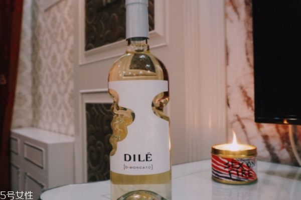 起泡酒和葡萄酒的區(qū)別 起泡酒是什么 起泡酒和葡萄酒的區(qū)別 起泡酒是什么