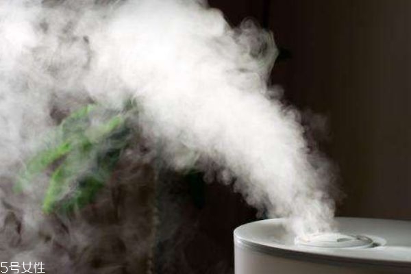 加濕器可以加香水嗎 ?空調(diào)房要放加濕器嗎 加濕器可以加香水嗎 ?空調(diào)房要放加濕器嗎