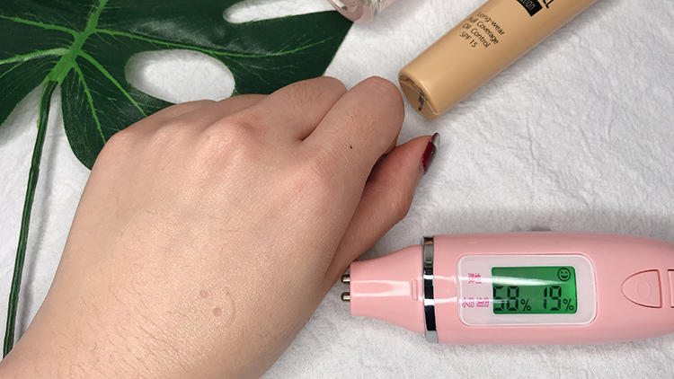 粉底液干可以加精油嗎 具體產(chǎn)品混合方案 粉底液干可以加精油嗎 具體產(chǎn)品混合方案