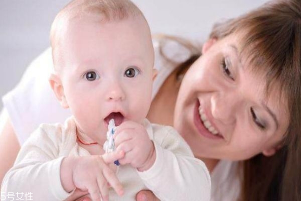 寶寶能吃三文魚嗎 寶寶吃三文魚的好處 寶寶能吃三文魚嗎 寶寶吃三文魚的好處