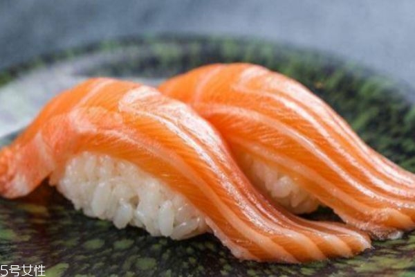 三文魚(yú)怎么切 三文魚(yú)的營(yíng)養(yǎng)價(jià)值 三文魚(yú)怎么切 三文魚(yú)的營(yíng)養(yǎng)價(jià)值