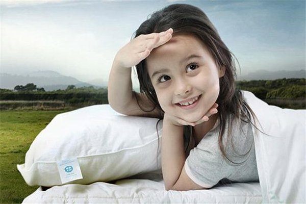 羊絨被和羽絨被哪個(gè)好 保暖效果都不錯(cuò) 羊絨被和羽絨被哪個(gè)好 保暖效果都不錯(cuò)