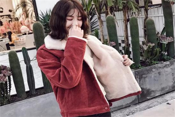 羊羔毛外套搭配圖片 過(guò)冬保暖又百搭 羊羔毛外套搭配圖片 過(guò)冬保暖又百搭