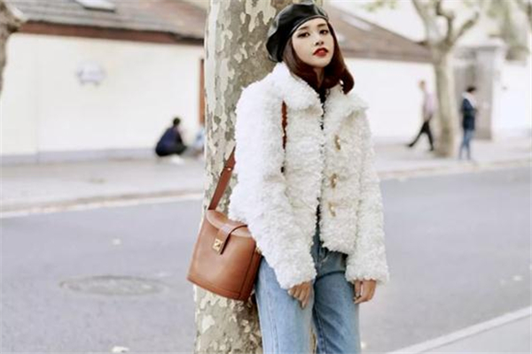 羊羔毛外套搭配圖片 過(guò)冬保暖又百搭 羊羔毛外套搭配圖片 過(guò)冬保暖又百搭