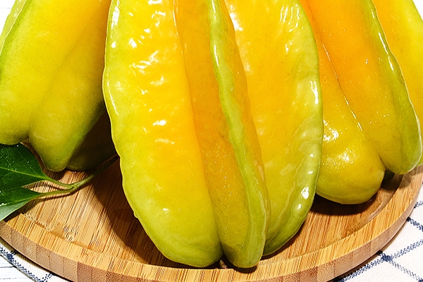 楊桃是什么形狀的 五角星形狀 楊桃是什么形狀的 五角星形狀